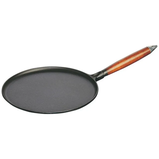 staub-cr-pes-pfanne-28-cm-aus-gusseisen-mit-holzgriff-holz-wender-und-teigvertei image 1