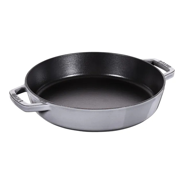 staub-bratpfanne-26-cm-gusseisen-mit-2-griffen-emailliert-graphit-grau-f-r-alle- image 1