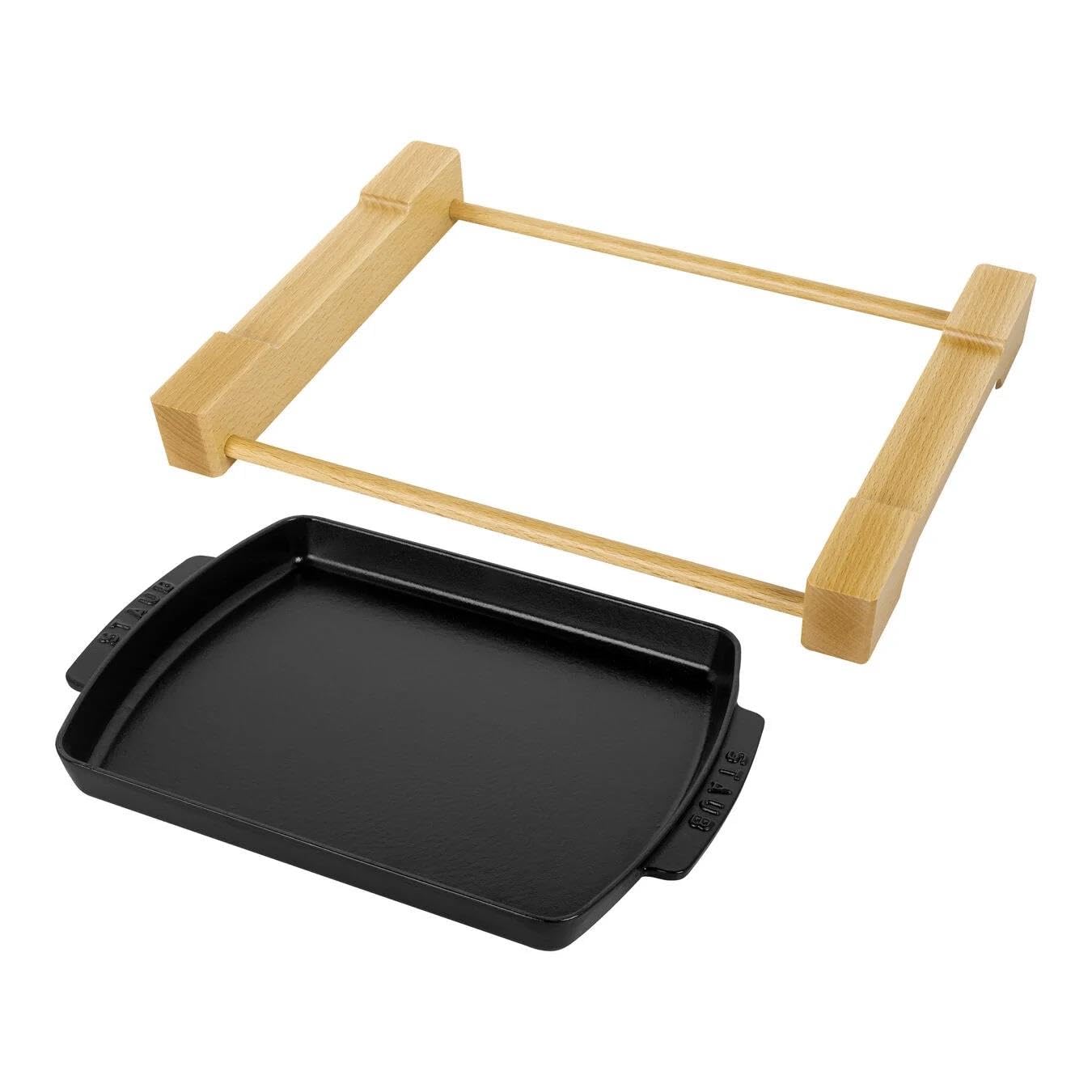 staub-servier-platte-aus-gusseisen-mit-holzgestell-rechteckig-33-x-23-cm-1-l-sch image 2