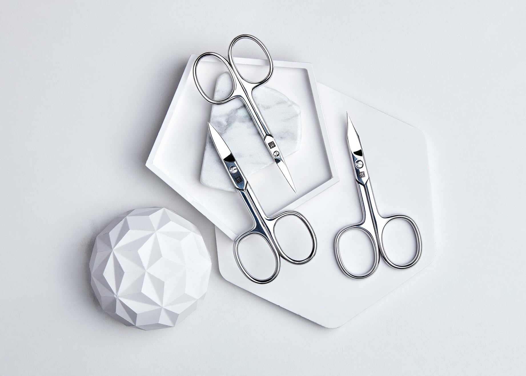 zwilling-nagelschere-90-mm-leicht-gebogene-schneide-f-r-h-nde-und-f-e-geschmiede image 3
