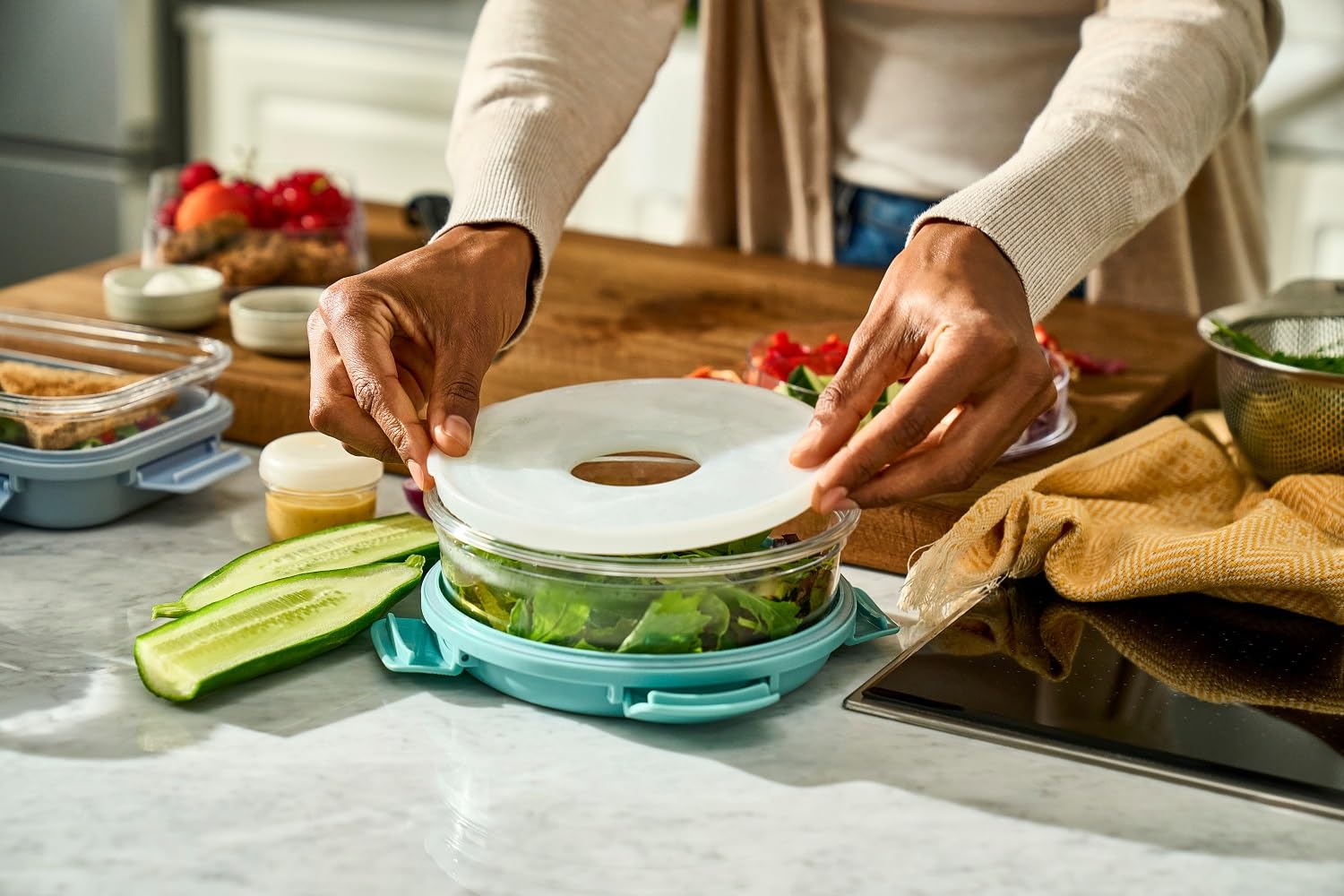 zwilling-lunchtime-salatbox-1-l-mit-k-hlakku-3-fach-einsatz-auslaufsicher-gr-n image 4