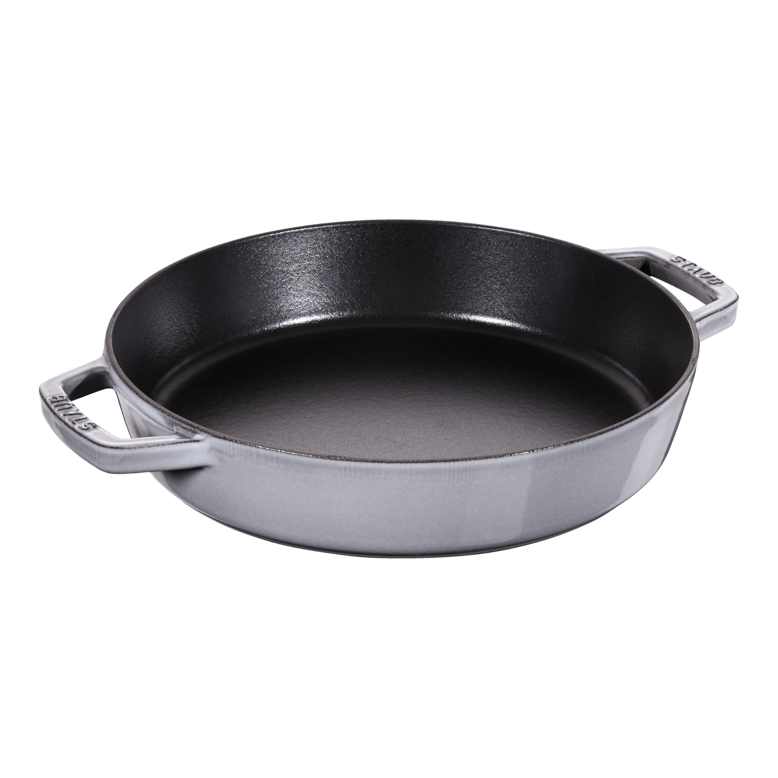 staub-bratpfanne-26-cm-gusseisen-mit-2-griffen-emailliert-graphit-grau-f-r-alle- image 1