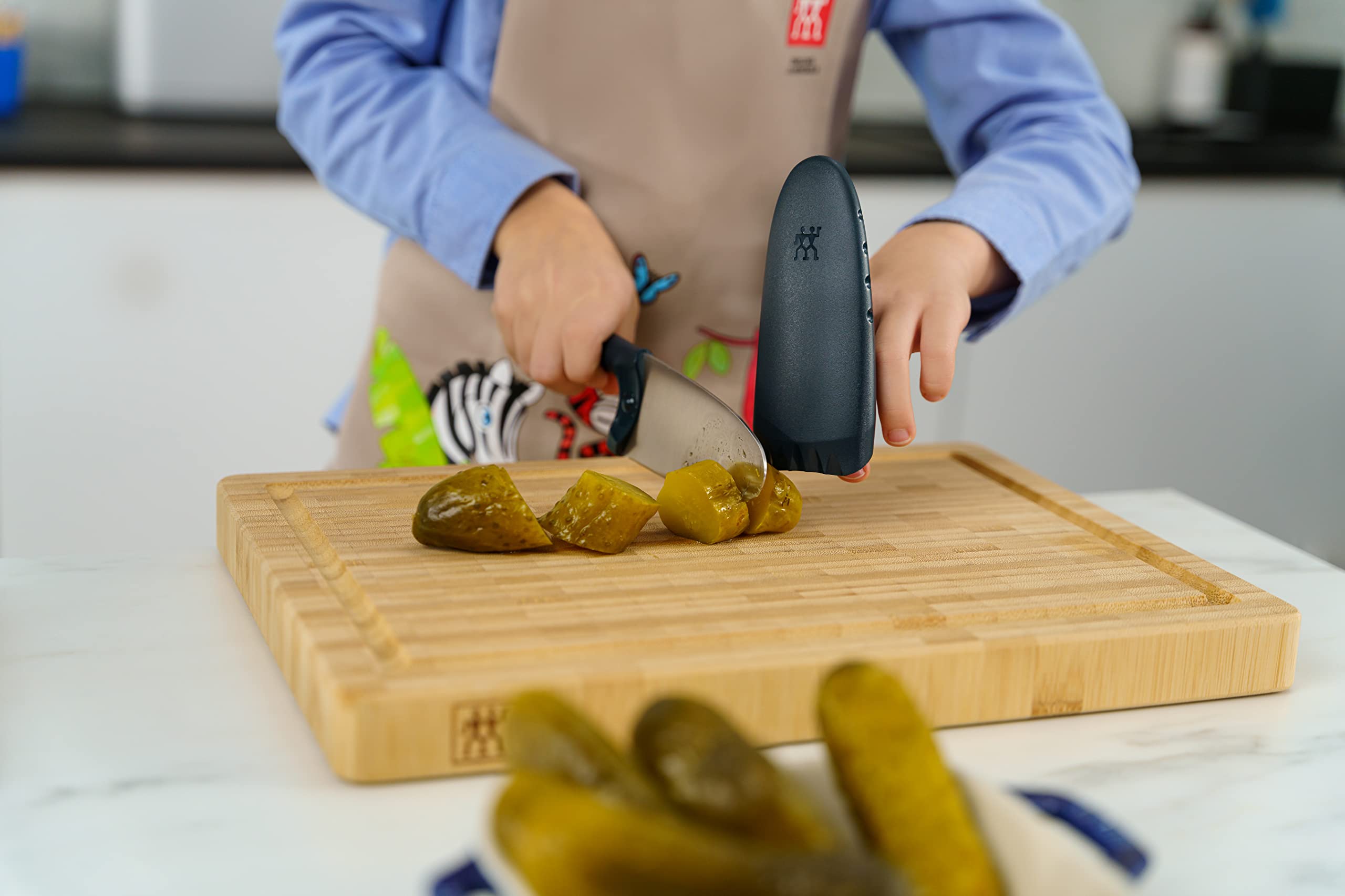 zwilling-twinny-kinderkochmesser-10-cm-mit-fingerschutz-und-aufbewahrungsh-lle-a image 4