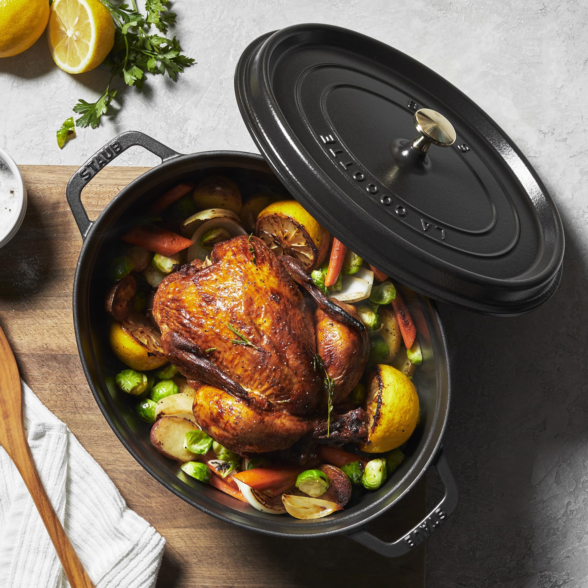 staub-cocotte-33-cm-oval-gusseisen-br-ter-mit-deckel-6-7-l-schwarz-alle-herdarte image 5